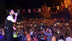100. YIL FESTİVALİNDE ALİŞAN GECEYE DAMGA VURDU