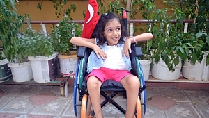 8 YAŞINDAKİ BEDENSEL ENGELLİ ELİF, OKUMA YAZMAYI SOSYAL MEDYADAN ÖĞRENDİ