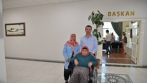 BAŞKAN OKUMUŞ’DAN ENGELLİ VATANDAŞLARA TEKERLEKLİ SANDALYE