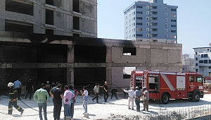 BÜYÜKŞEHİR İTFAİYESİ İNŞATTAKİ YANGINA ZAMANINDA MÜDAHALE ETTİ