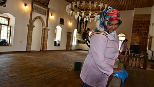 DULKADİROĞLU'NDAN CAMİLERE ÖZEL HİZMET