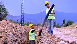 GÖKSUN KAMIŞÇIK'TA İÇME SUYU ŞEBEKESİ YENİLENİYOR