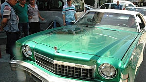 GURBETÇİNİN KLASİK OTOMOBİLİ KAHRAMANMARAŞ'TA İLGİ ODAĞI OLDU