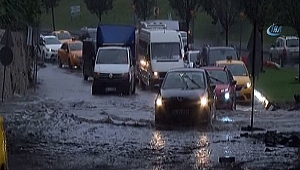 İSTANBUL'DA YOLLAR GÖLE DÖNDÜ!