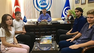 ÜNİVERSİTE KAZANAN ÖĞRENCİLER HÜSEYİN KAYIŞ'I ZİYARET ETTİ
