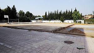 BÜYÜKŞEHİR'İN HALI SAHA ÇALIŞMALARI DEVAM EDİYOR