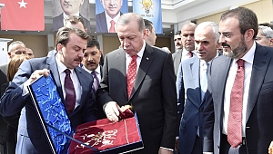 CUMHURBAŞKANI ERDOĞAN KAHRAMANMARAŞ STANDINI GEZDİ