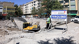 ESKİ SSK BİNASI YIKILIYOR