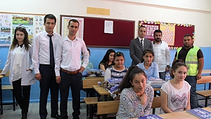 KASKİ'NİN TAŞERON FİRMASINDAN EKİNÖZÜLÜ ÖĞRENCİLERE KİTAP YARDIMI