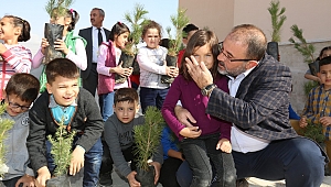 200 Adet Çam Fidanını Toprakla Buluşturdu
