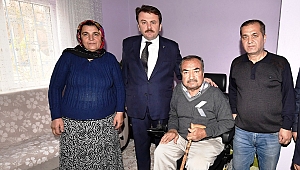 Başkan Eroç Elbistan’da Akülü Araba Hediye Etti