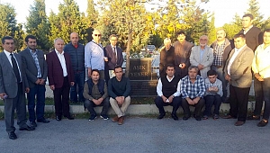 Büyük Usta Aşık Yener Kabri Başında Anıldı