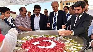 DULKADİROĞLU’NDAN ÖĞRENCİLERE AŞURE