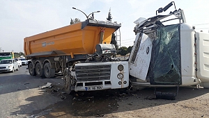 Kamyon Çekiciye Arkadan Çarptı: 1 Yaralı 
