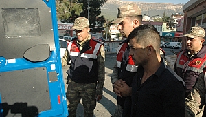 Kazaya Karışan Otomobil Kırılan Far Camlarından Bulundu