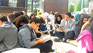 Kitap Fuarı’nın İlk Gününde Kitap Okuma Etkinliği