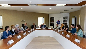 KSÜ’de Eğitim Gören Bosna-Hersek’li Öğrenciler Rektör Deveci’yi Ziyaret