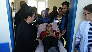 Öğrenci Servisi İle Otomobil Çarpıştı: 12 Yaralı