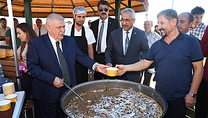 Onikişubat Belediyesi, KSÜ İlahiyat Fakültesi Kampüsü’nde Aşure İkram Etti
