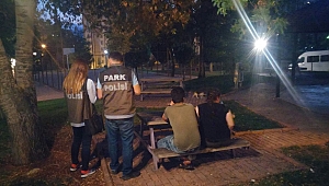 PARK VE SOKAKLARDA UYUŞTURUCU OPERASYONU 4 GÖZALTI