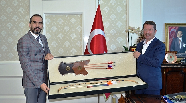 AK Parti İl Başkanı Ahmet Özdemir, Başkan Okumuş’a ‘Ufku Açık Olmak Bambaşka Bir Şey’