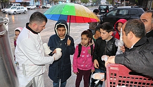 Başkan Bozdağ, Çocukların İçini Isıtmaya Devam Ediyor