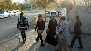 Dilencileri Apartmana Kilitleyerek Yakalattı 