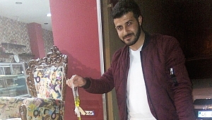 Hasta Sokak Köpeğine Serum Bağlattı 