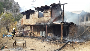 İdare Lambası İki Katlı Evi Kül Etti