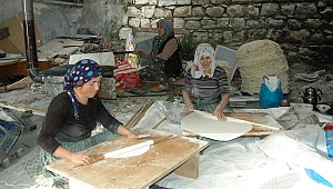 Kadınların Kışlık Yufka Ekmek Telaşı
