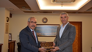 Rektör Deveci, Milli Tenisçi Mehmet Toraman’ı Tebrik Etti