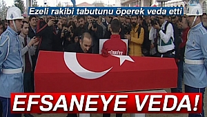 Yunan halterci Leonidis, Naim Süleymanoğlu'nun tabutunu öperek rakibine veda etti