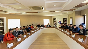 1. Lige yükselen ksü erkek futbol takımı, rektör deveci’yi ziyaret etti