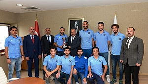 1.Lige Yükselen KSÜ Erkek Voleybol Takımı, Rektör Deveciyi Ziyaret Etti