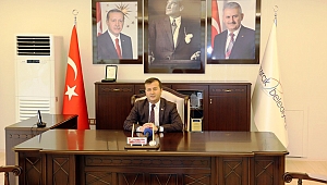 Başkan canlı yayında depreme yakalandı