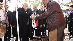 Başkan Hanefi Mahçiçek, Yeni Yıl Öncesi Esnafları Ziyaret Etti