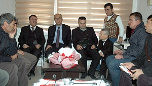 Belediye 50 engelliye baston dağıttı 