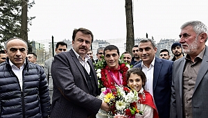 Dünya şampiyonu eroğlu’na coşkulu karşılama