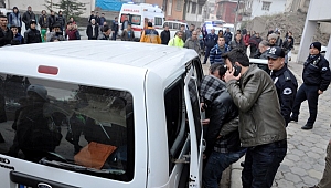 Emniyet müdürü intihara kalkışan genci ikna etti 