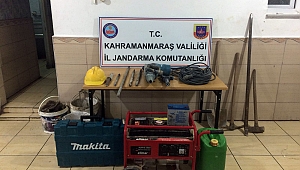 Kaçak kazı yapanlar, jandarmaya suçüstü yakalandı 