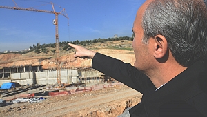 Kamu külliyesinde sona doğru
