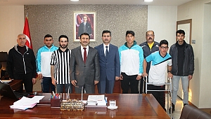  Kaymakam çek, lider gençlik spor kulübü yönetimini makamında kabul etti