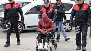 Önce kameraya sonra polise yakalandı