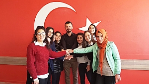 Sınıflarını, Türk bayrağıyla donattılar 