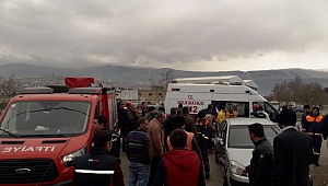 Araçta Sıkışan Kazazedeleri Büyükşehir İtfaiyesi Çıkardı