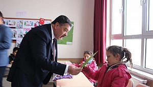 Başkan Çeleğen Öğrencilere Karne Dağıttı