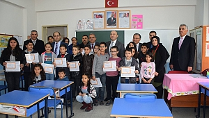 Başkan Tezcan karne heyecanına ortak oldu