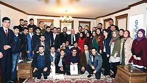 Gençler adres sordu, onikişubat belediye başkanı hanefi mahçiçek yön gösterdi