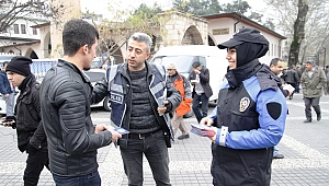  Kahramanmaraş Polisi Cuma Namazı Çıkışı Broşür Dağıttı
