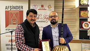 Tamburdan sızan nağmeler afşinder ses ve tambur sanatçısı hakan dedeler ‘i konuk etti .